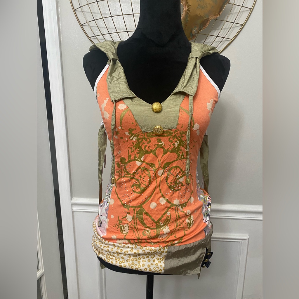 Seven Waves | Multi-Pattern Top With Buttons